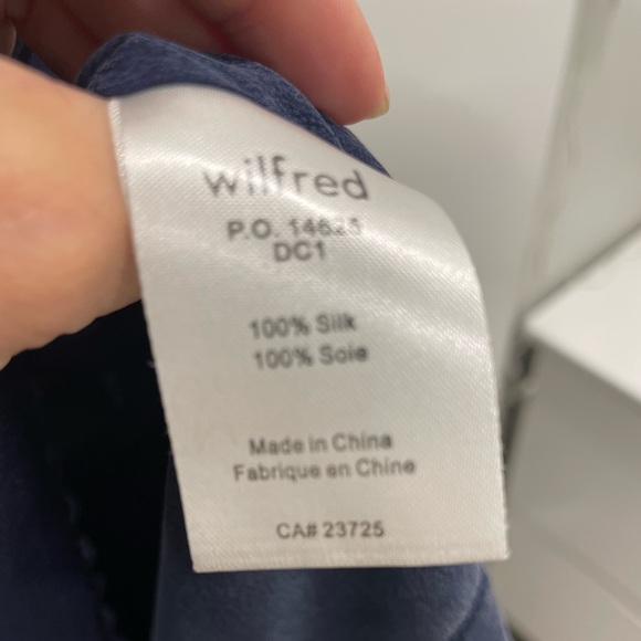 Aritzia Wilfred silk tunic blouse. Size M - Picture 6 of 6